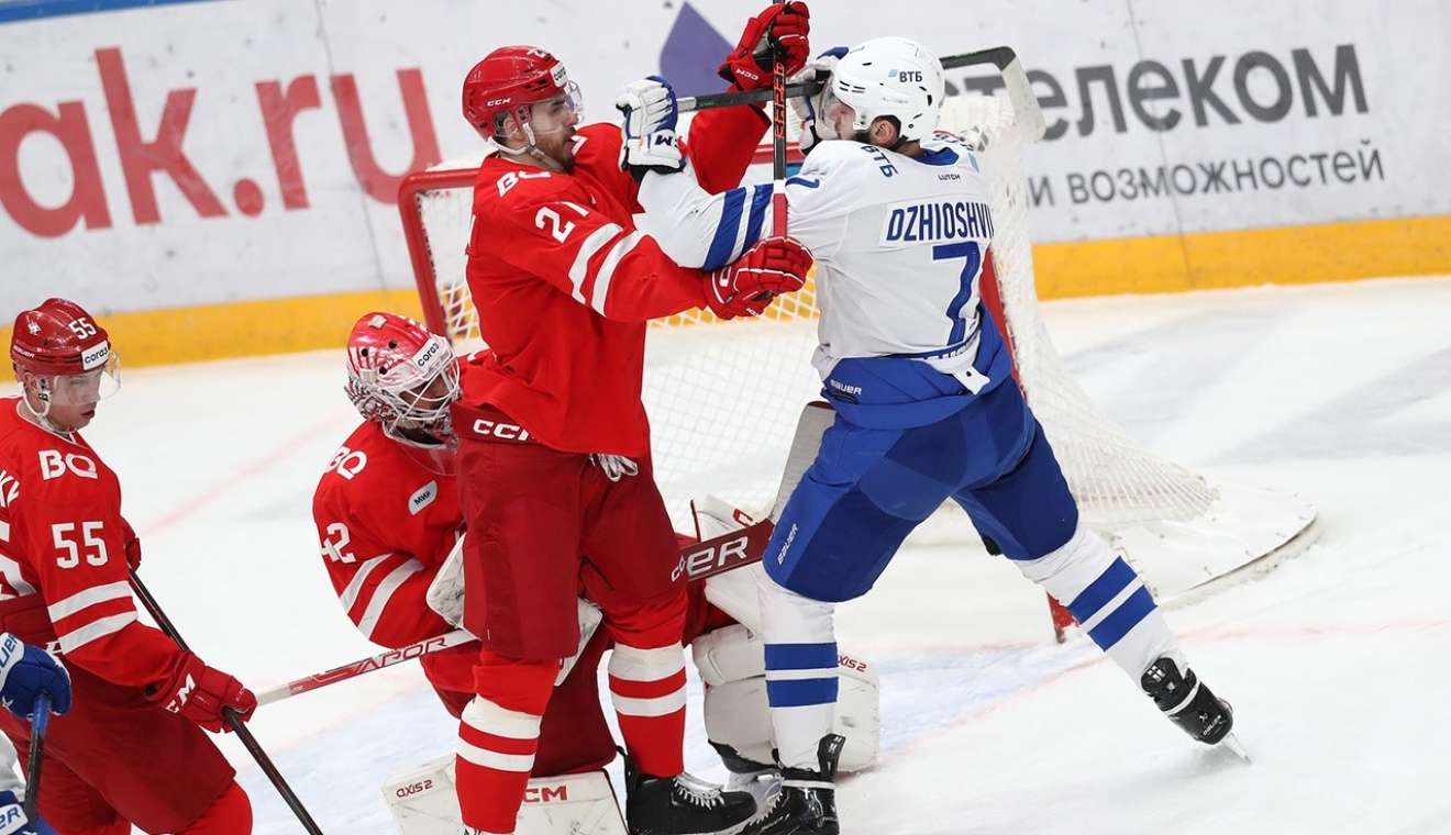 Шайбы Любимова и Талалуева принесли «Спартаку» победу над «Динамо»